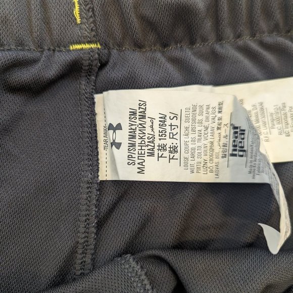 Gray Knit Heat Gear Under Armour Shorts 0- Size Small - Picture 2 of 3